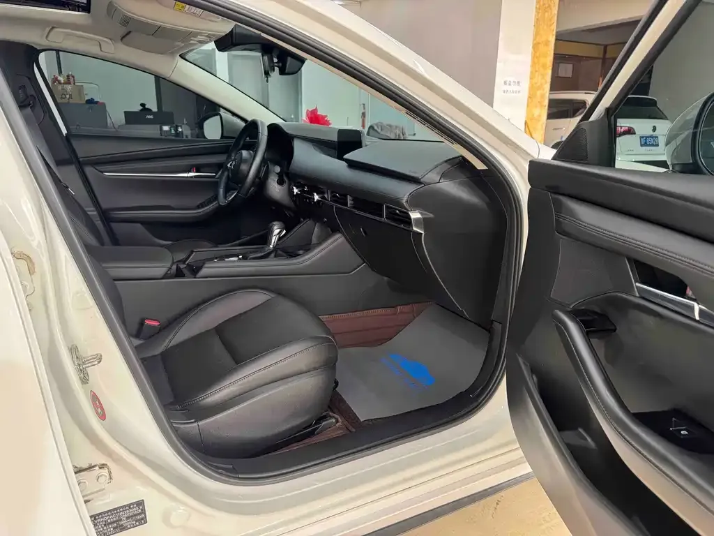 Mazda 3 Axela 2022 из CN, фото 3