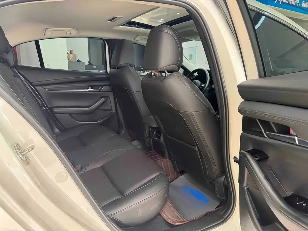 Mazda 3 Axela 2022 из CN, фото 2