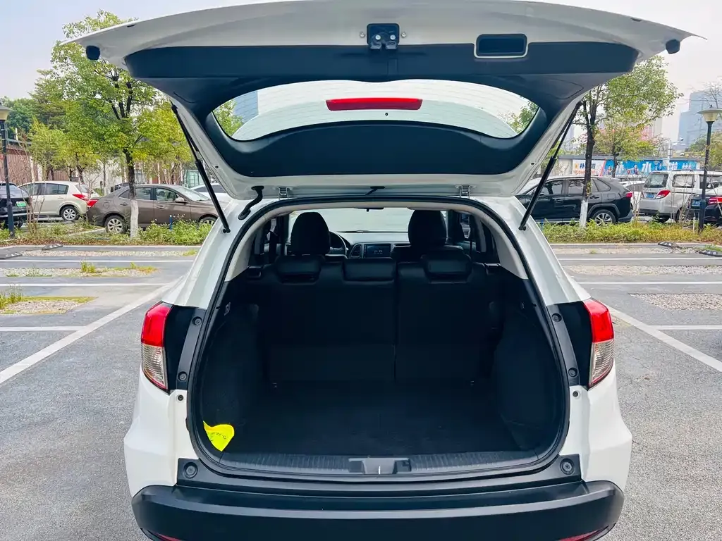 Honda Vezel 2021 из CN, фото 10