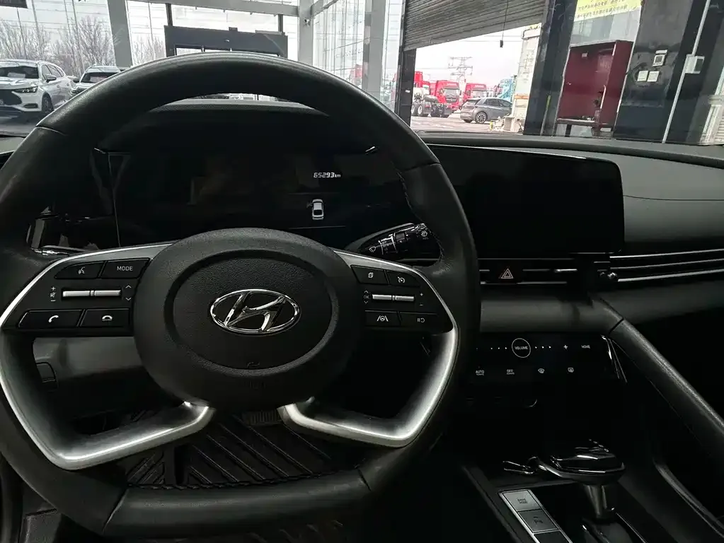 Hyundai Elantra 2023 из CN, фото 5