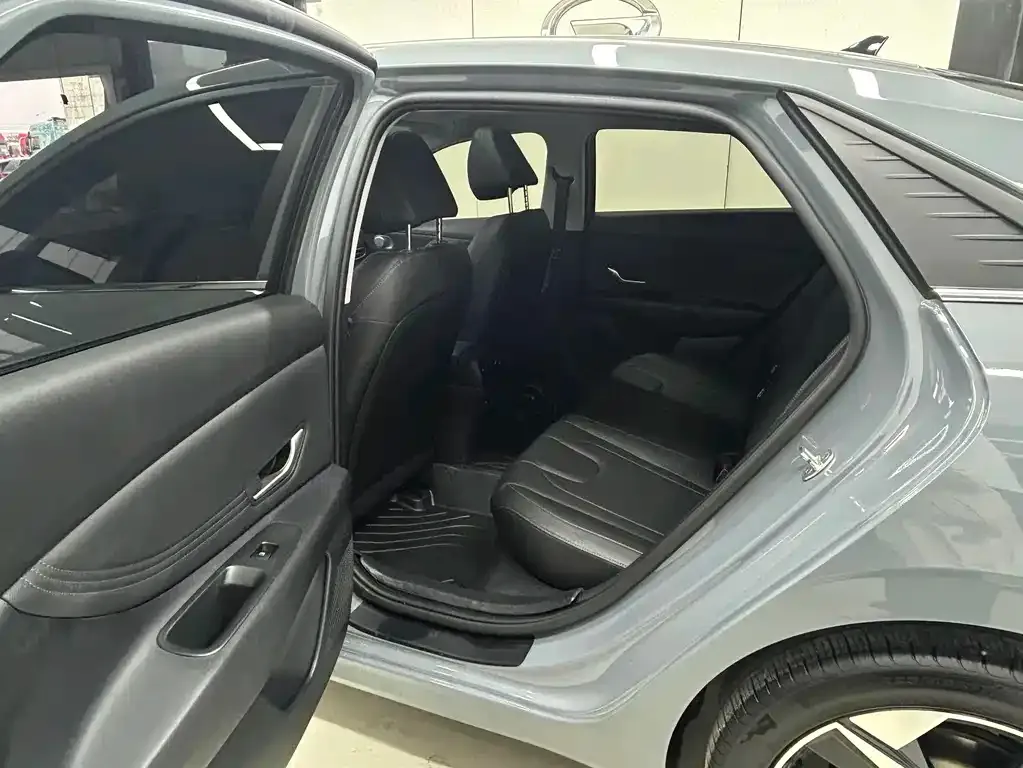 Hyundai Elantra 2023 из CN, фото 9