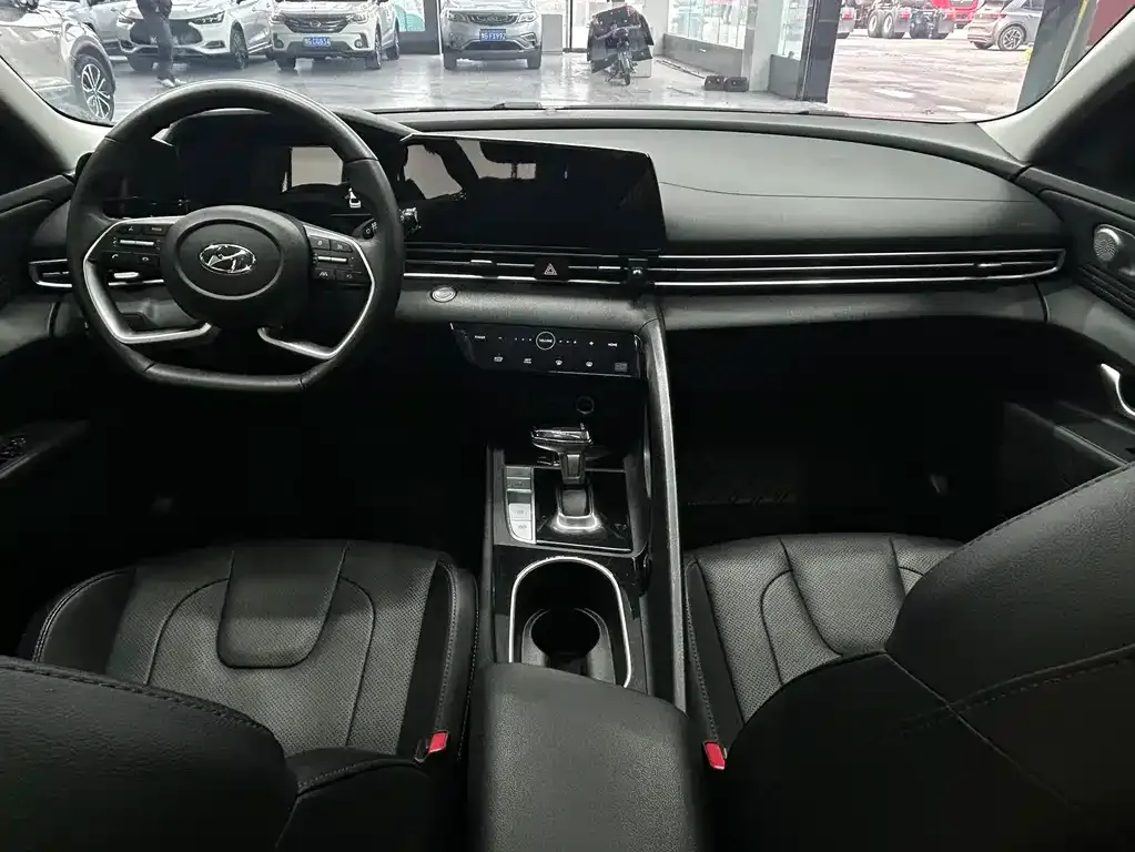 Hyundai Elantra 2023 из CN, фото 3