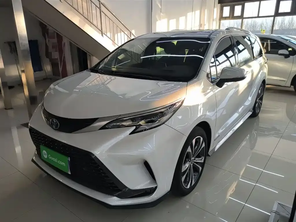 Toyota Granvia — фото 1