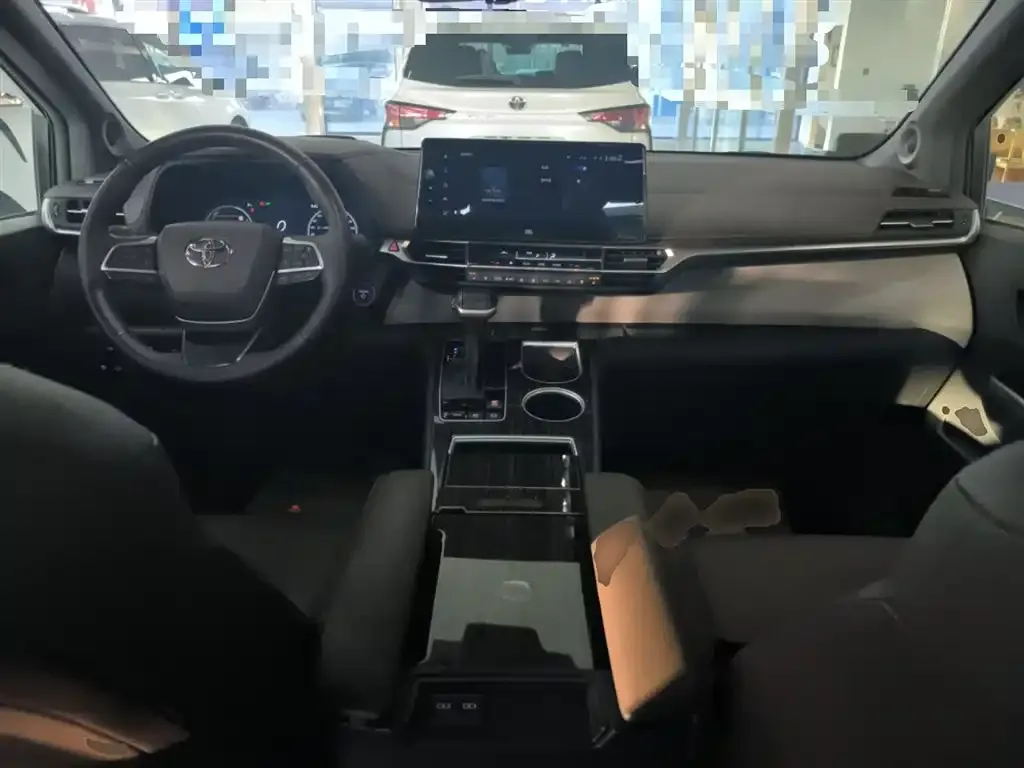 Toyota Granvia — фото 10