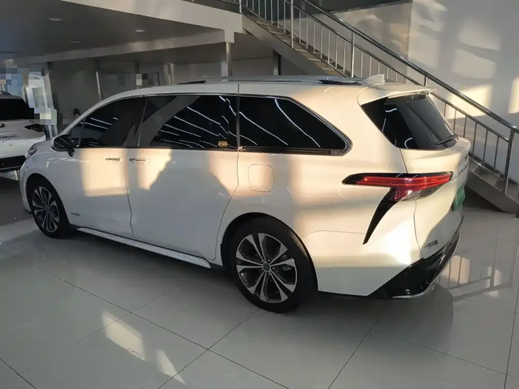 Toyota Granvia — фото 4