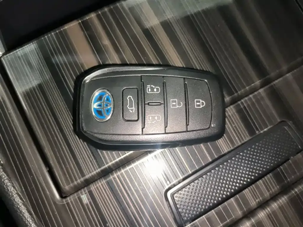 Toyota Granvia — фото 9