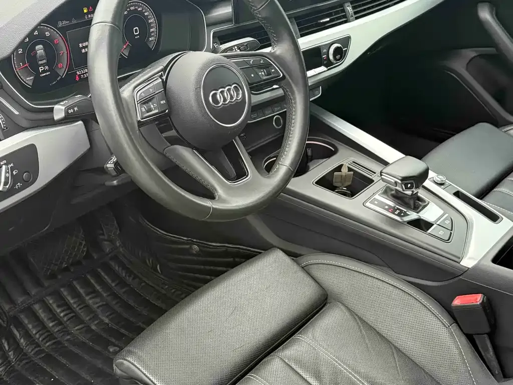 Audi A4L 2021 из CN, фото 3