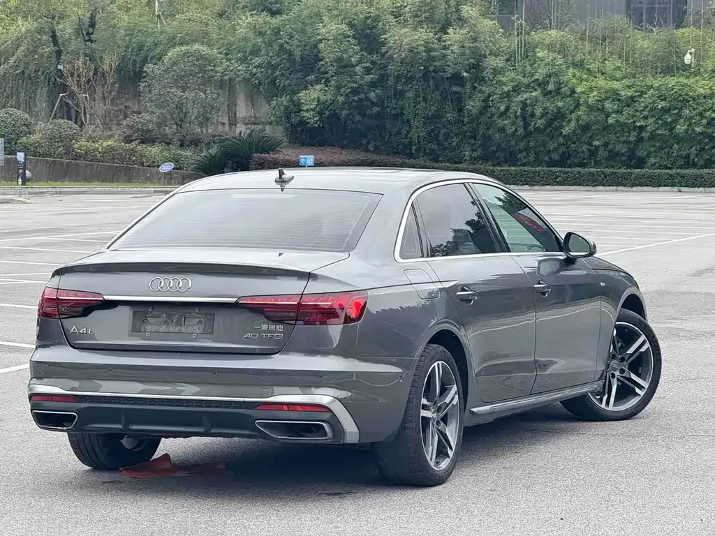 Audi A4L 2021 из CN, фото 9