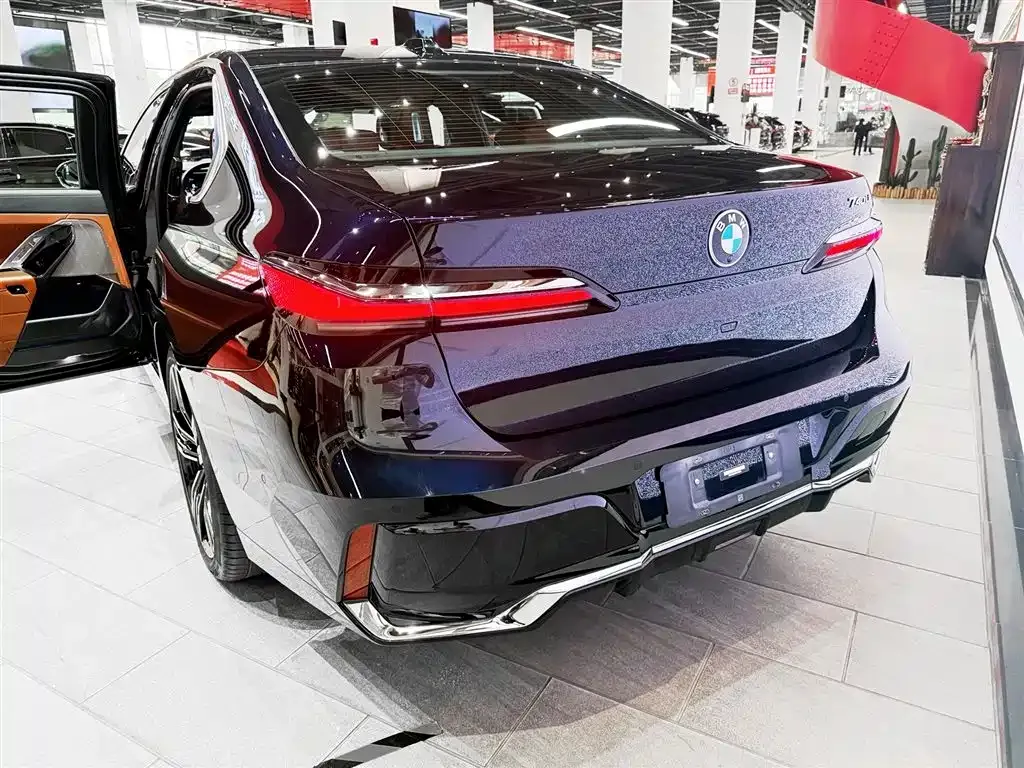 BMW 7 Series — фото 10