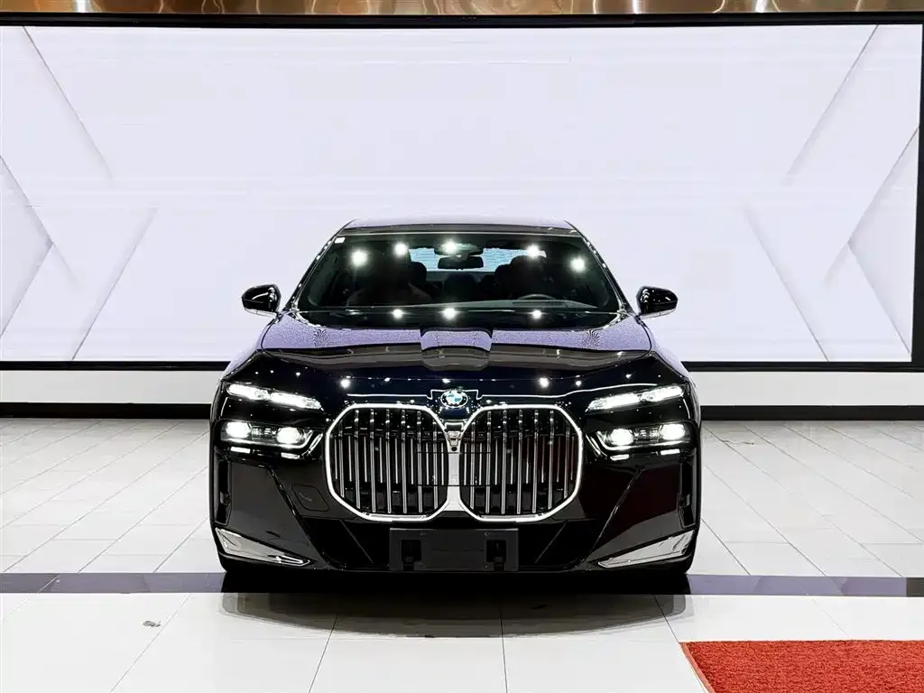 BMW 7 Series — фото 9