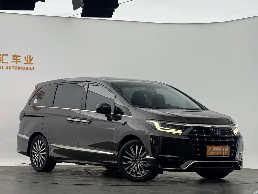 Honda Elysion 2022 из CN, фото 3