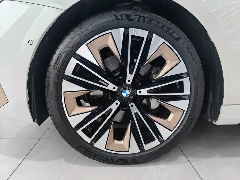 BMW 5 Series 2024 из CN, фото 2