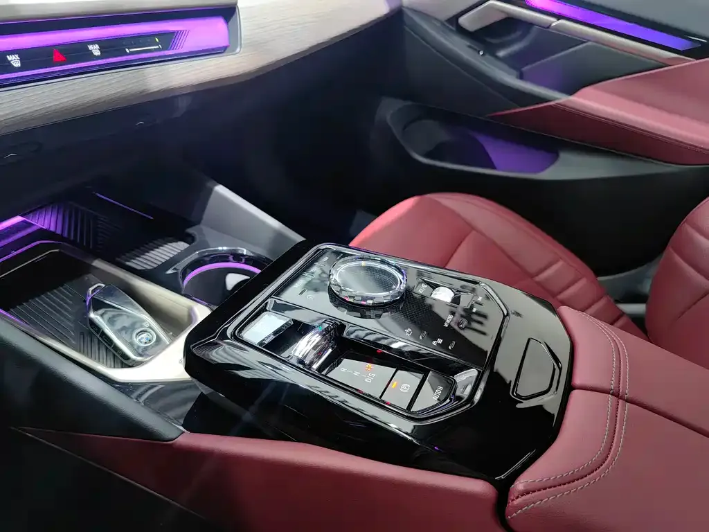 BMW 5 Series 2024 из CN, фото 7