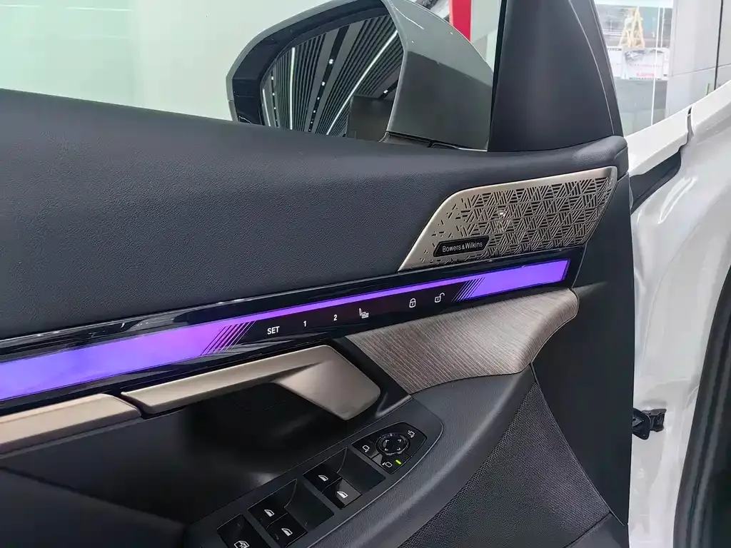 BMW 5 Series 2024 из CN, фото 9