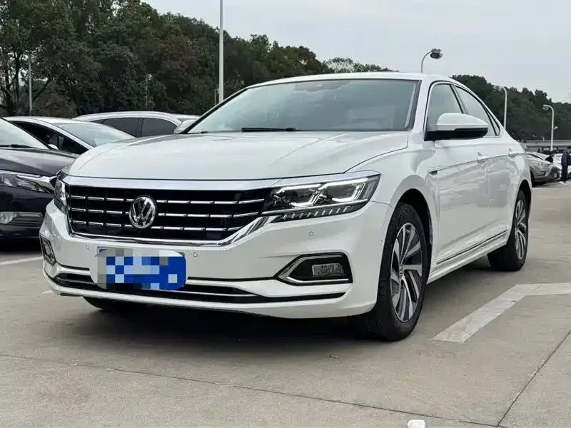 Volkswagen Passat — фото 1