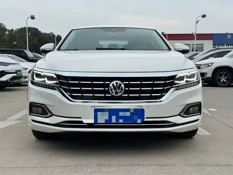 Volkswagen Passat — фото 6