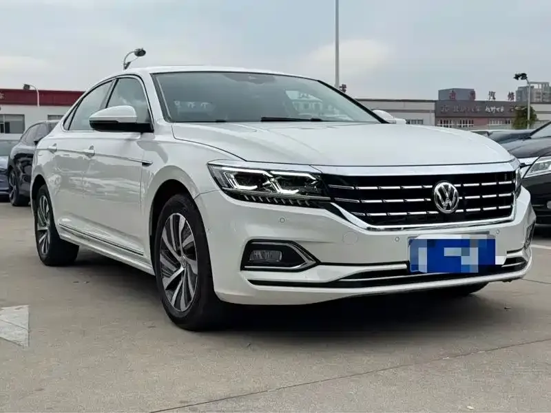 Volkswagen Passat — фото 7