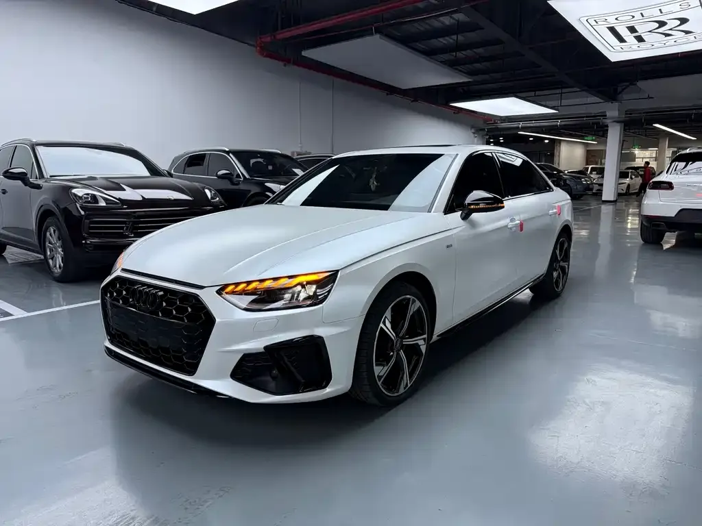 Audi A4L 2022 из CN, фото 1