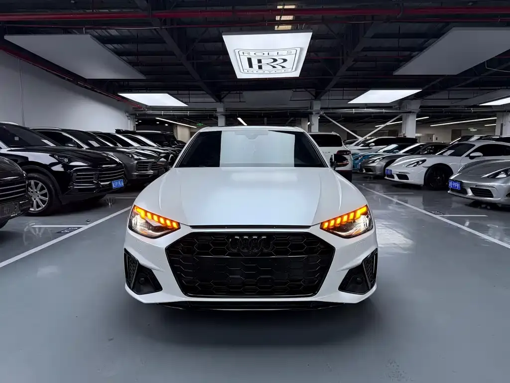 Audi A4L 2022 из CN, фото 2