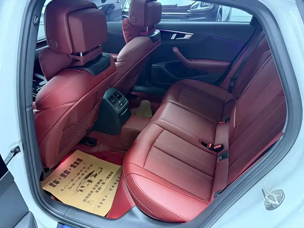 Audi A4L 2022 из CN, фото 7