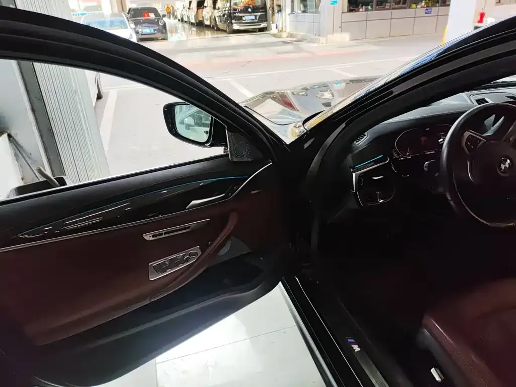 BMW 5 Series 2021 из CN, фото 2