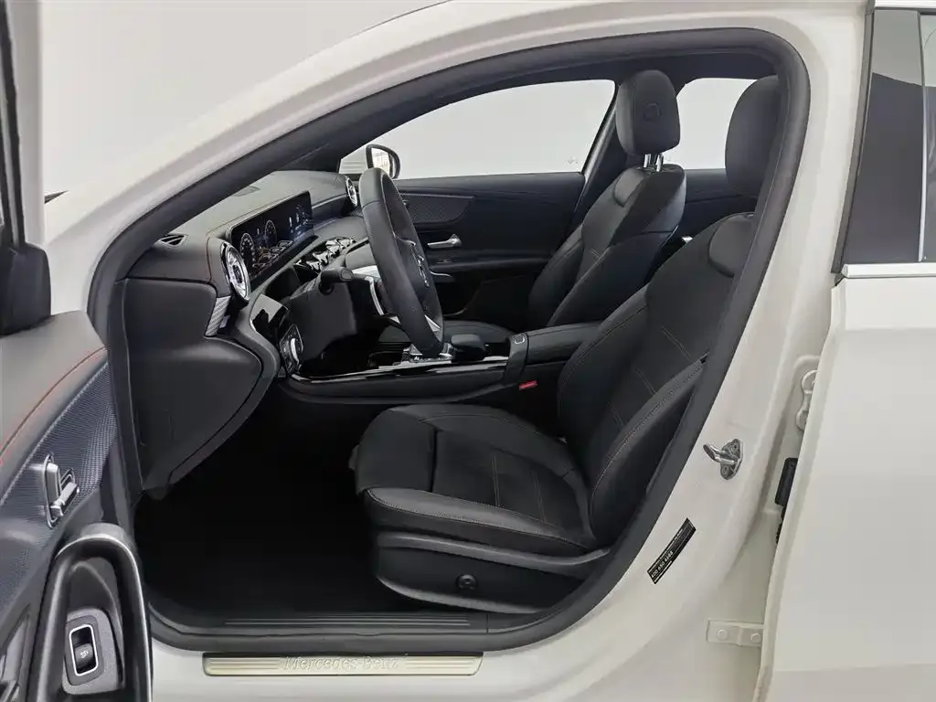 Mercedes-Benz A-Class 2024 из CN, фото 4