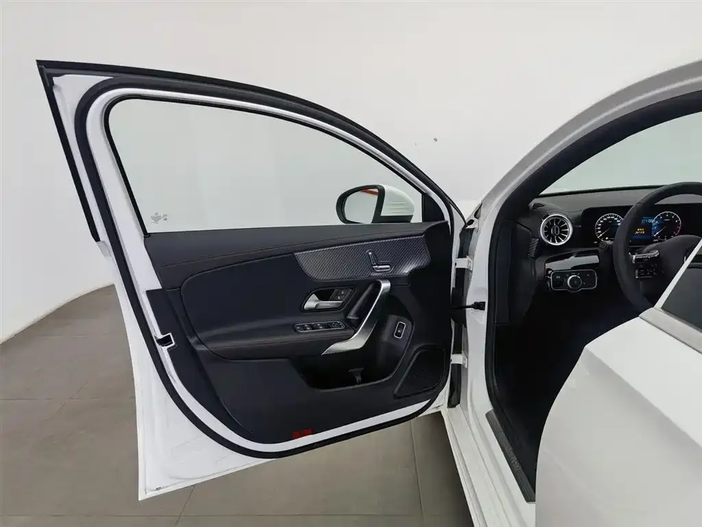 Mercedes-Benz A-Class 2024 из CN, фото 7