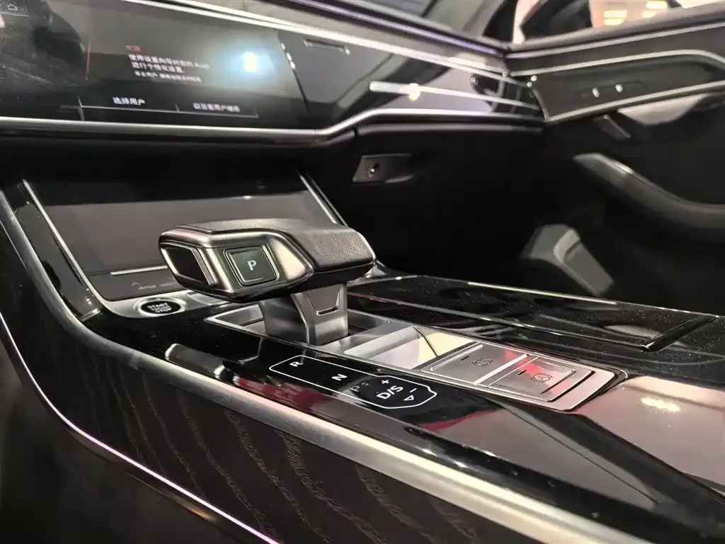 Audi A8 2022 из CN, фото 2