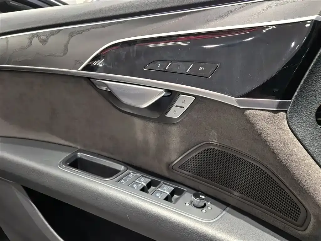 Audi A8 2022 из CN, фото 4
