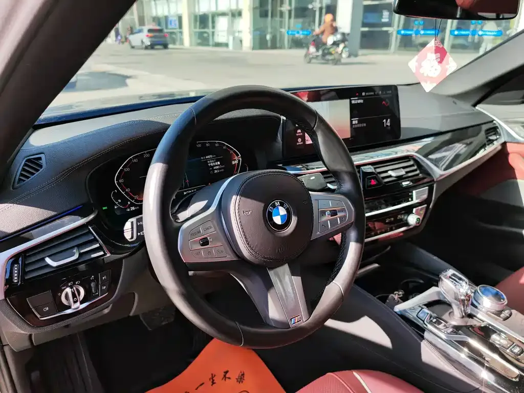 BMW 5 Series 2024 из CN, фото 3