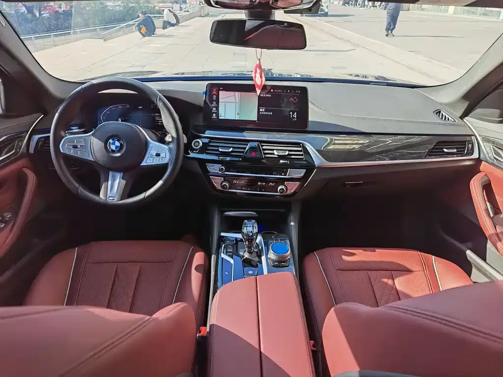 BMW 5 Series 2024 из CN, фото 9