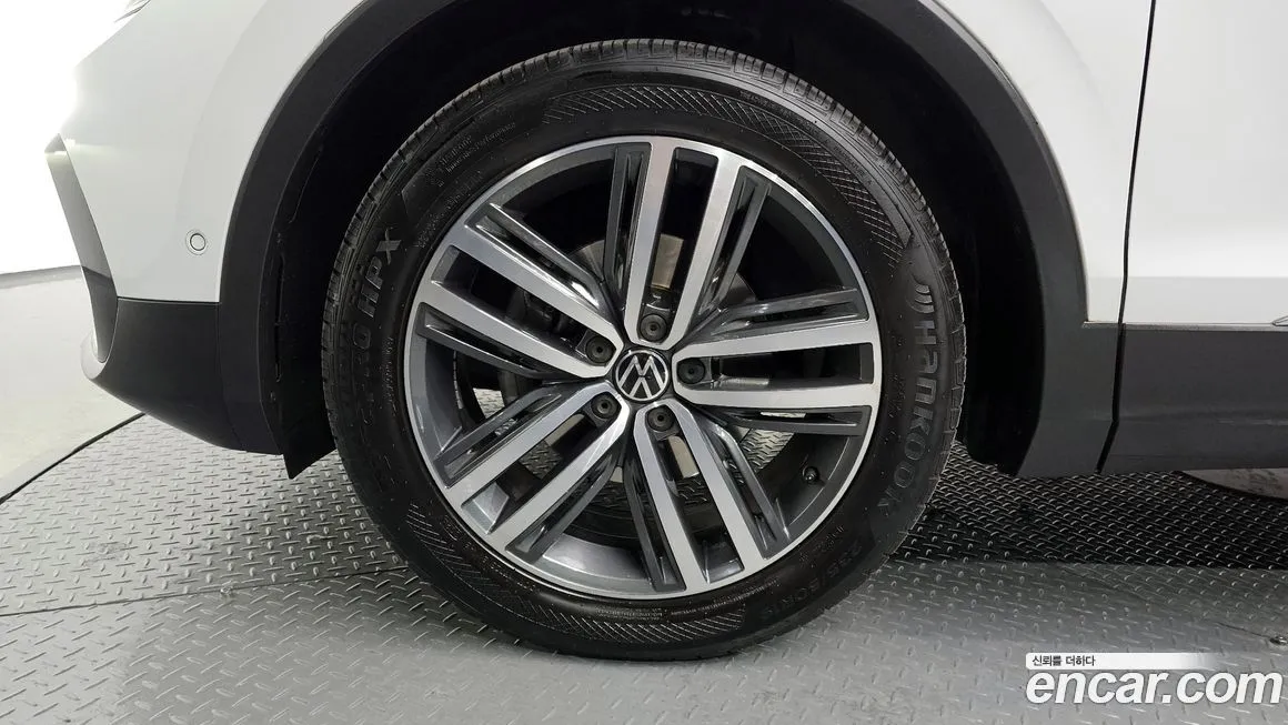 Volkswagen Tiguan — фото 7