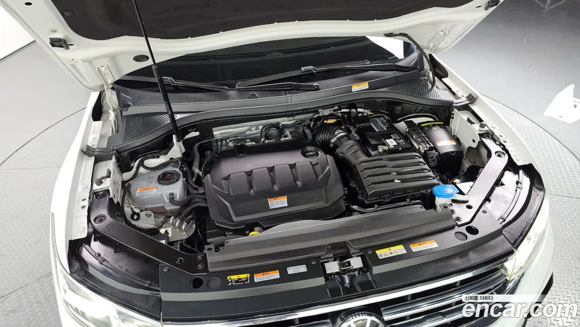 Volkswagen Tiguan — фото 6