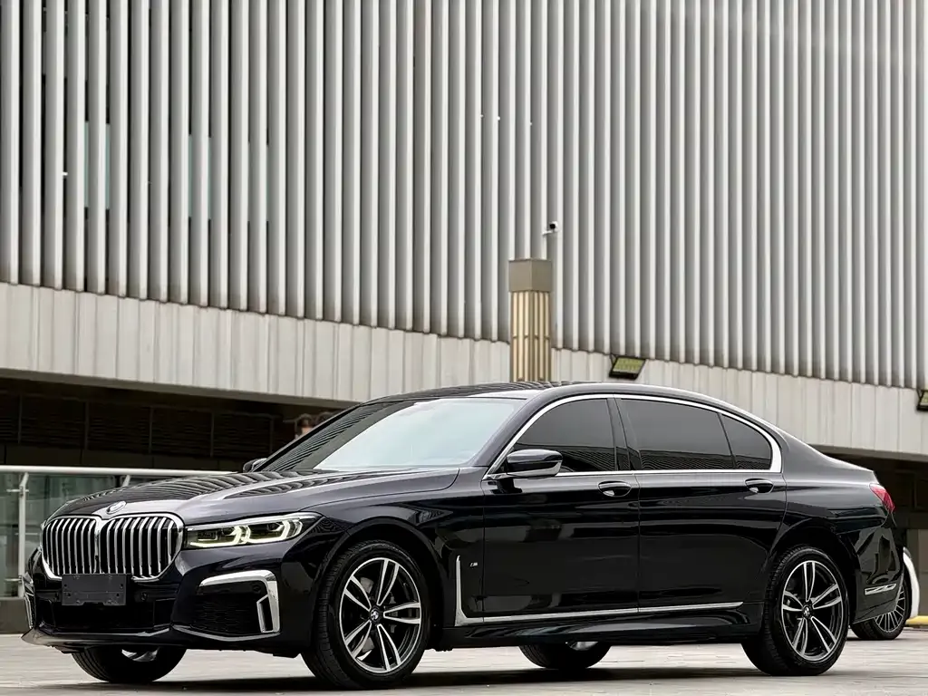 BMW 7 Series — фото 1