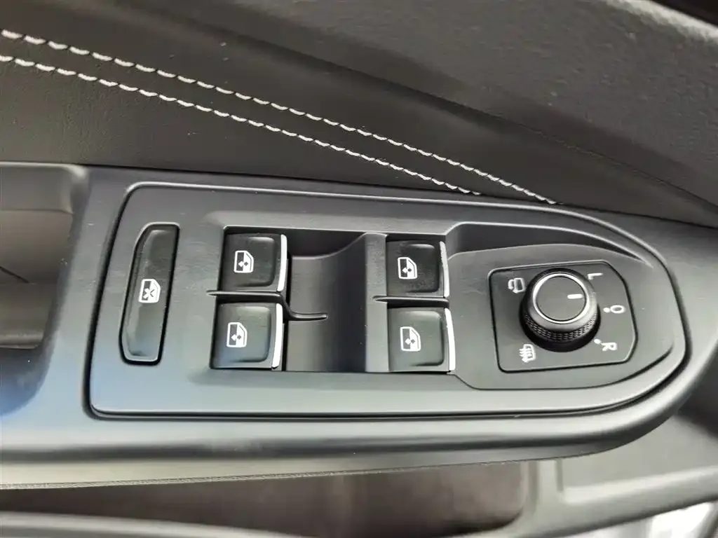 Volkswagen Golf 2022 из CN, фото 4