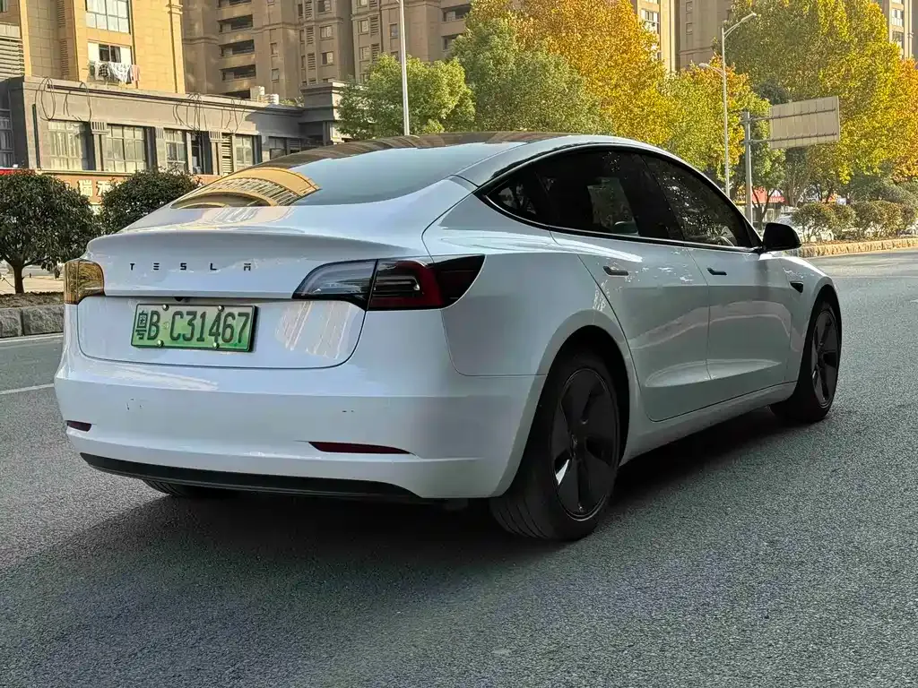 Tesla Model 3 — фото 10