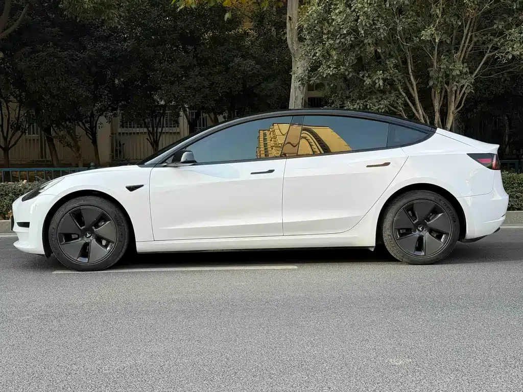 Tesla Model 3 — фото 5