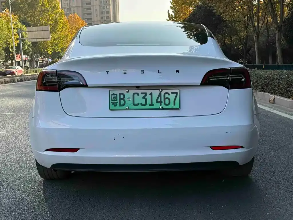 Tesla Model 3 — фото 9