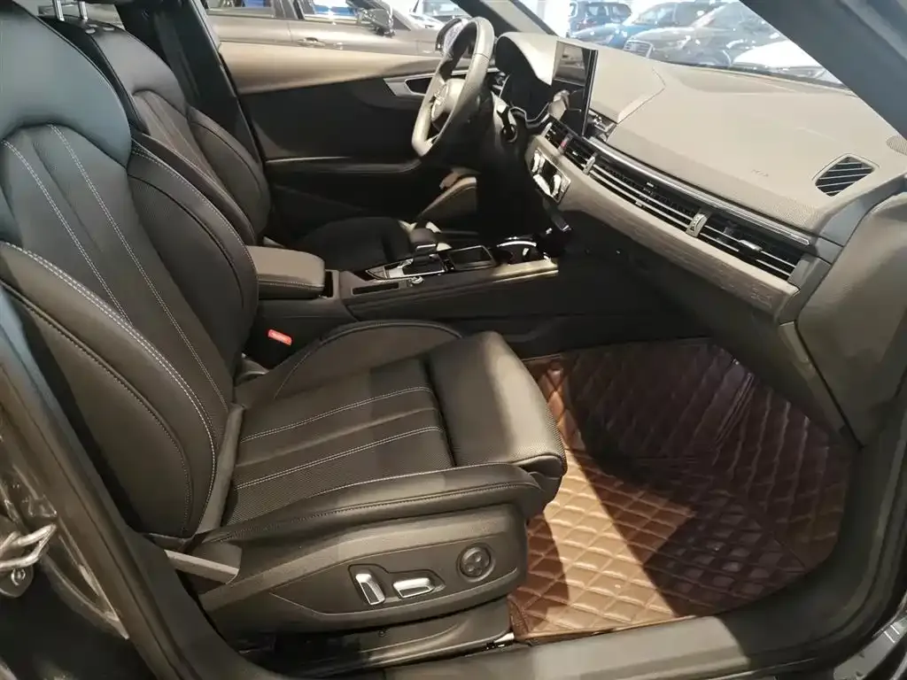 Audi A4L 2024 из CN, фото 8