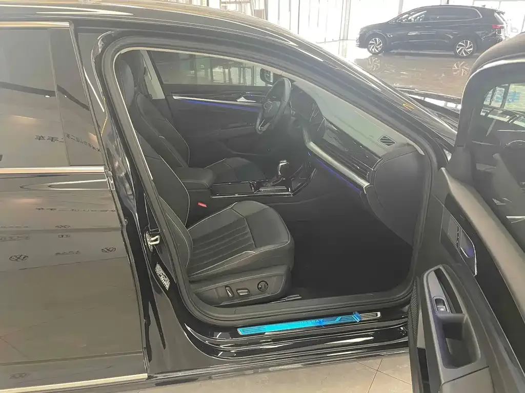 Volkswagen Passat 2023 из CN, фото 10