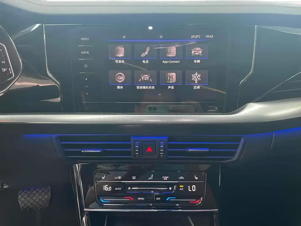 Volkswagen Passat 2023 из CN, фото 5