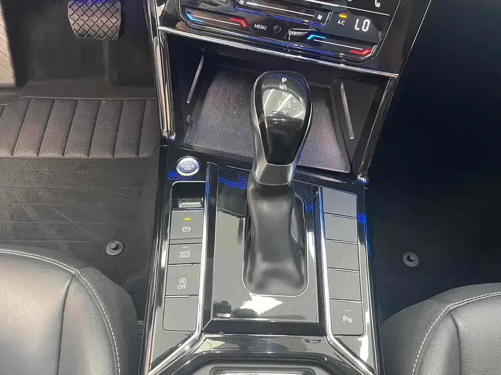 Volkswagen Passat 2023 из CN, фото 7