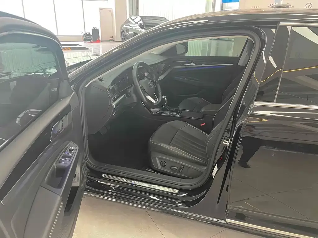 Volkswagen Passat 2023 из CN, фото 9
