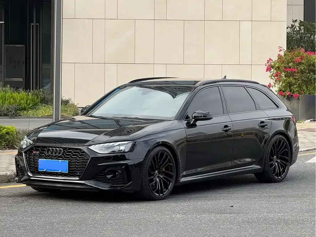Audi RS 4 2022 из CN, фото 1