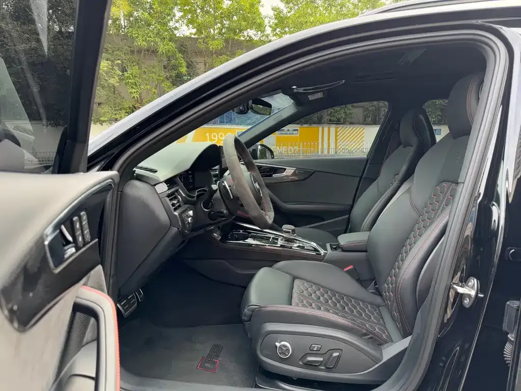 Audi RS 4 2022 из CN, фото 7