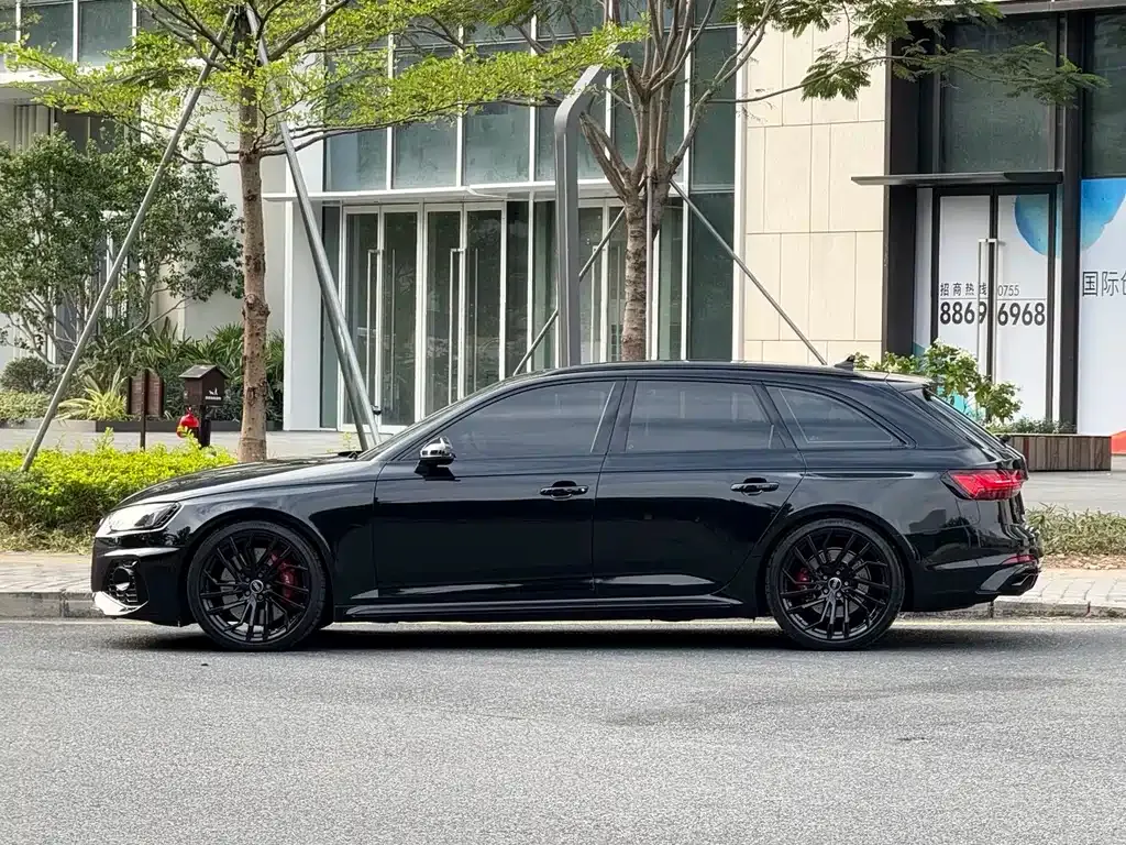Audi RS 4 2022 из CN, фото 3