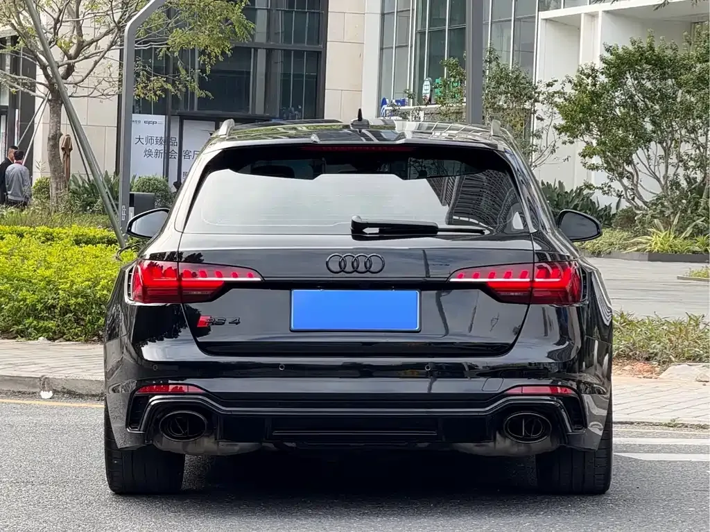 Audi RS 4 2022 из CN, фото 4