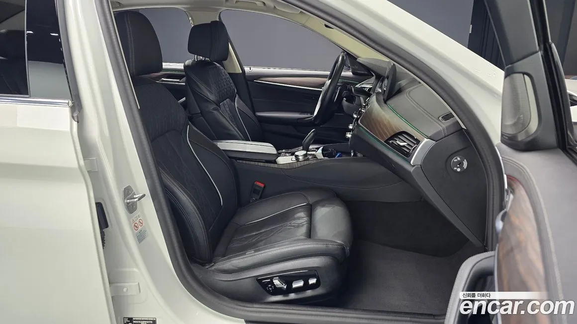 BMW 5-Series 2023 из KR, фото 3