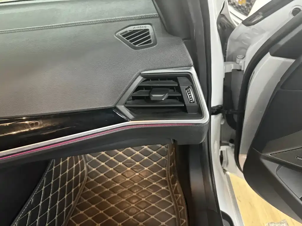 BMW 3 Series 2023 из CN, фото 3