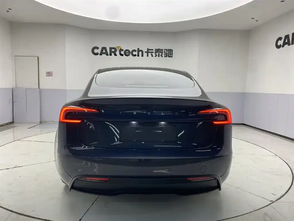 Tesla Model 3 — фото 9